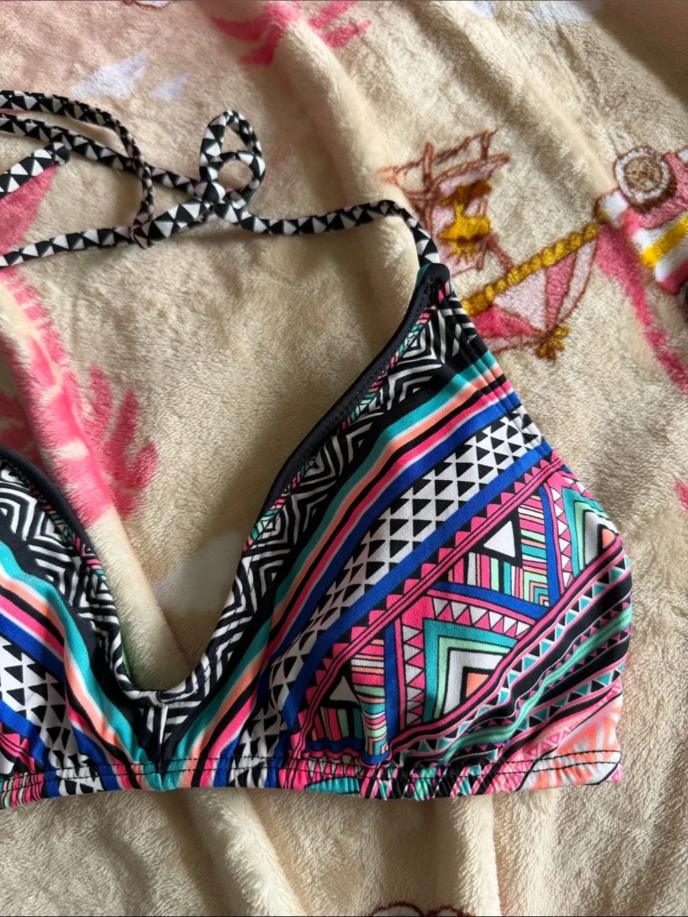 Arizona Jean Company colorful geometric